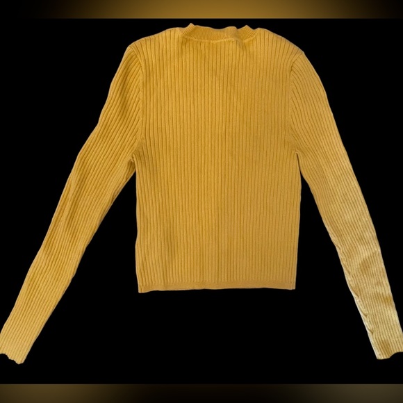 Forever 21 Sweater - Picture 2 of 8